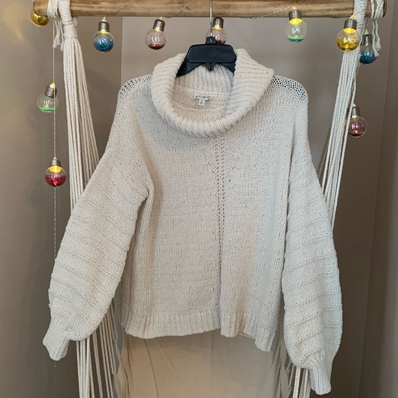 Wonderly Sweaters - Wonderly- Womens Medium- Crème Turtleneck Sweater